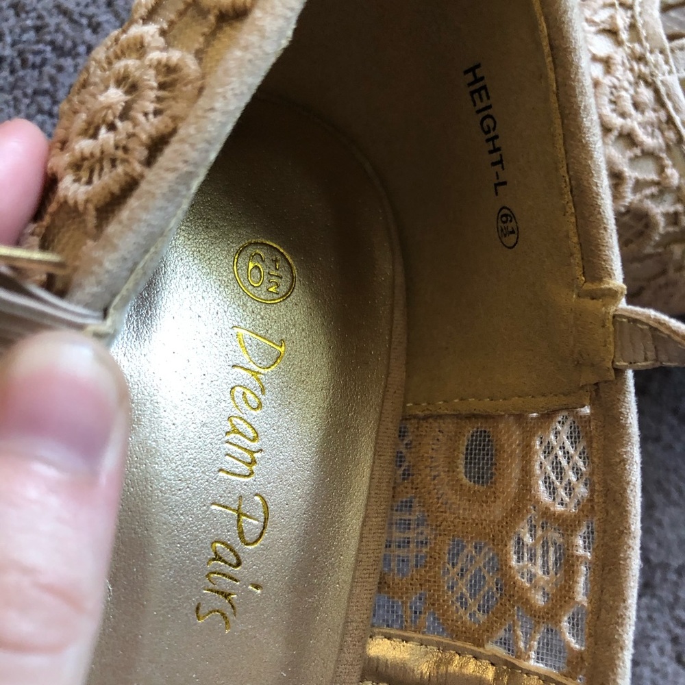 NWOBDream Pairs Mary Jane Platform Wedges in Beige - Picture 4 of 4